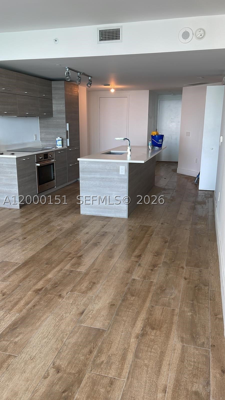 650 NE 32 street 1805