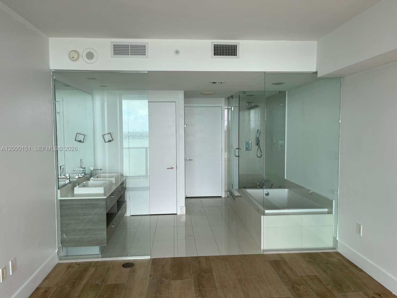 PARAISO BAY CONDO - Residential