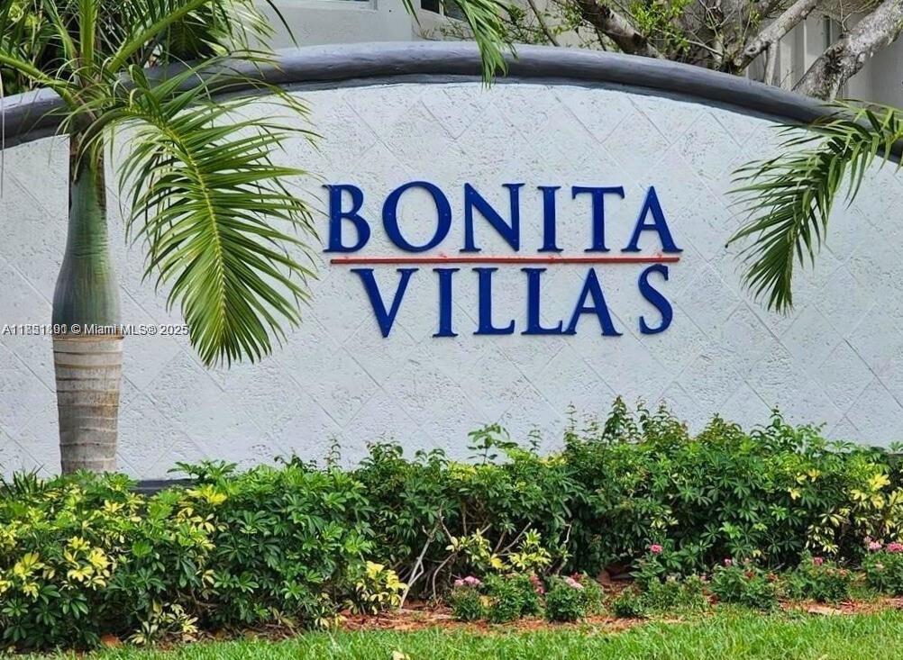 Great opportunity to own a spacious 3/2.5 two-story property in Bonita Villas.