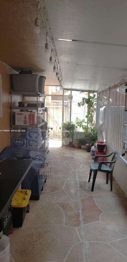 WEST PALM VILLAS III COND - Residential