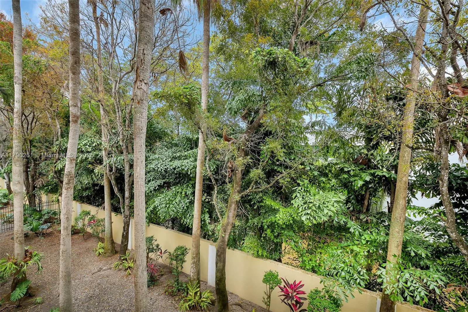 Pinecrest, Florida 33156, United States, 3 Bedrooms Bedrooms, ,3 BathroomsBathrooms,Residential,Pending,115283