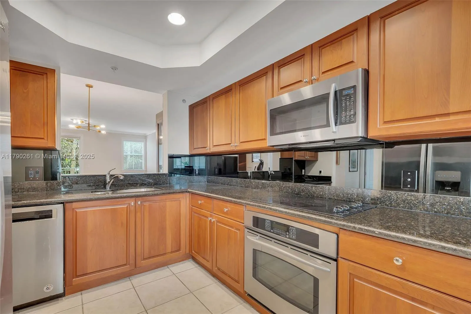 Pinecrest, Florida 33156, United States, 3 Bedrooms Bedrooms, ,3 BathroomsBathrooms,Residential,Pending,115283