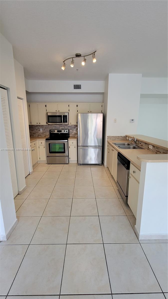 PALM GARDENS AT DORAL CON - Residential Lease