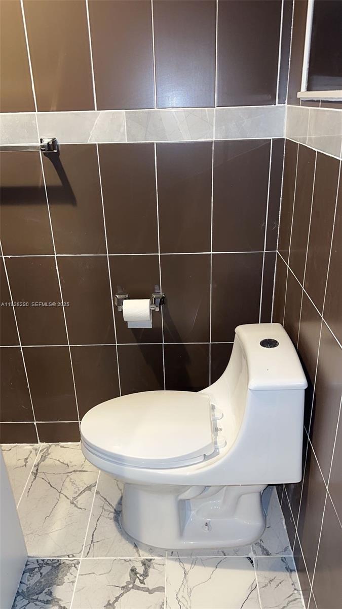 SUNSHINE PARK ESTATES - Residential Lease