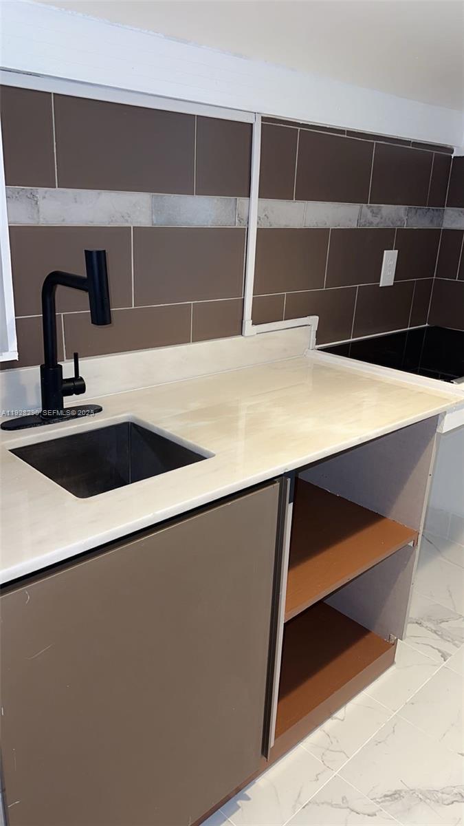 SUNSHINE PARK ESTATES - Residential Lease