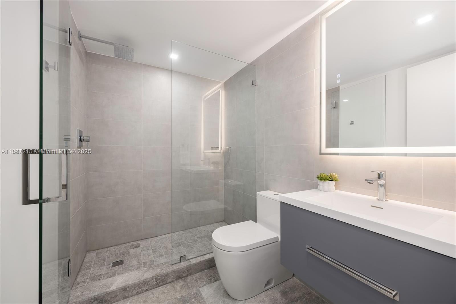 KEY CASSA CONDOMINIUMS - Residential