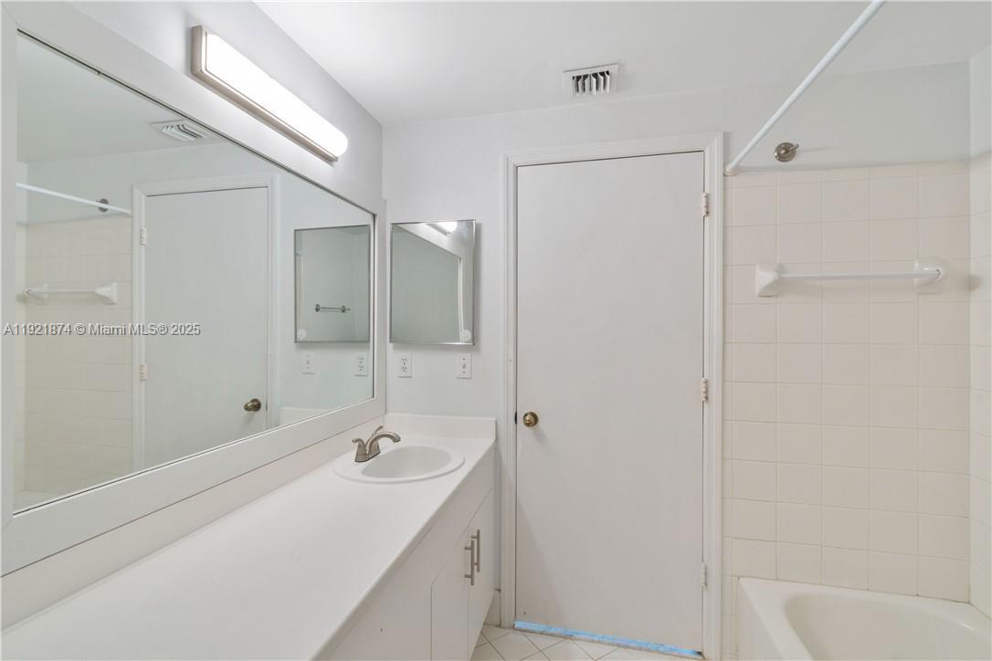 SECTORS 3 & 4 BOUNDARY PL - Residential Lease