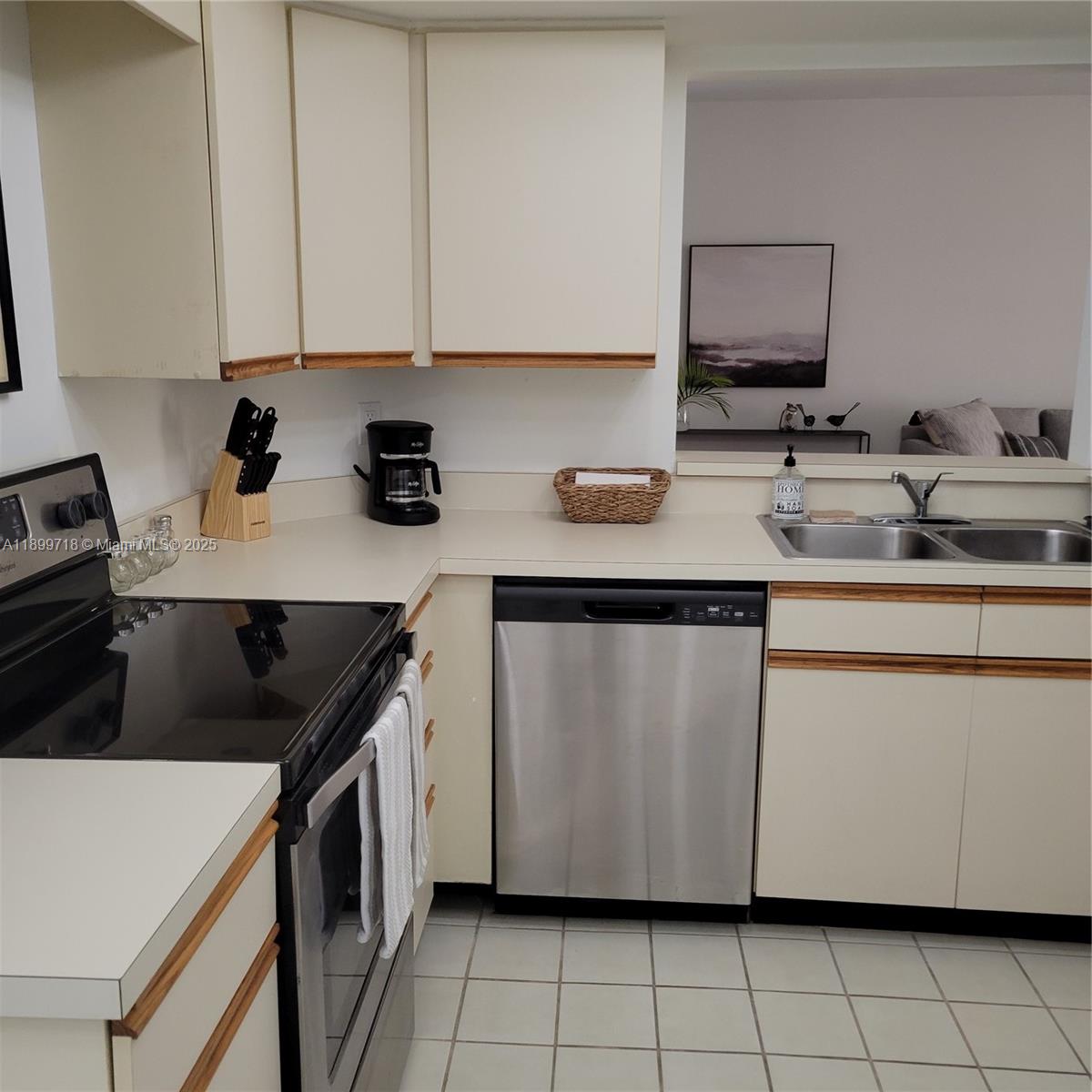 EL VIENTO AT BOCA POINTE - Residential Lease