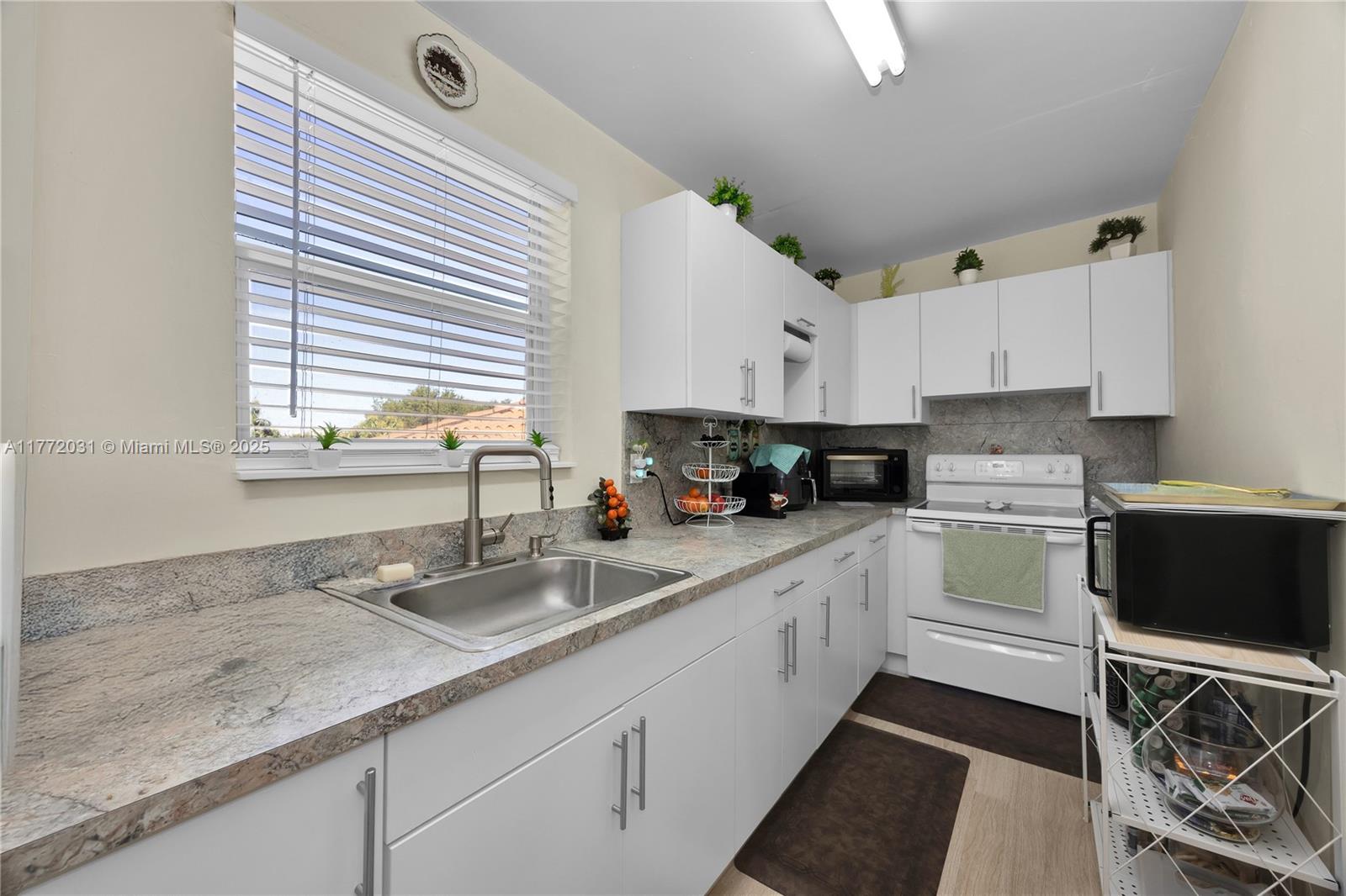 LAWRENCE ESTATES LAND COS - Residential Income