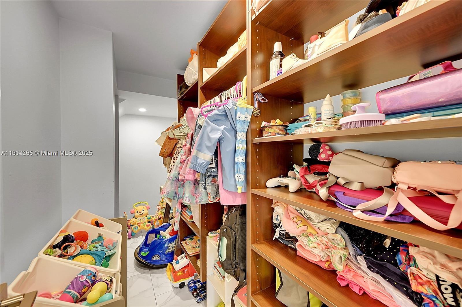 WOODSTREAM - Residential Lease