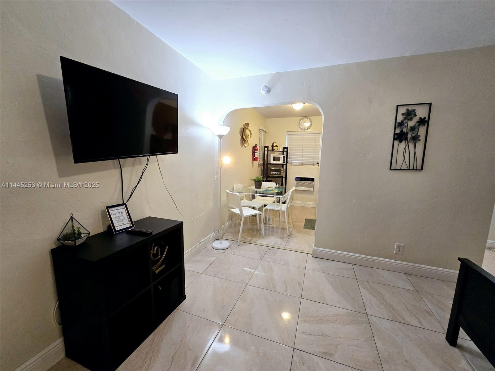 Rental Property at 2305 Monroe St 4, Hollywood, Broward County, Florida - Bedrooms: 1 
Bathrooms: 1  - $1,849 MO.