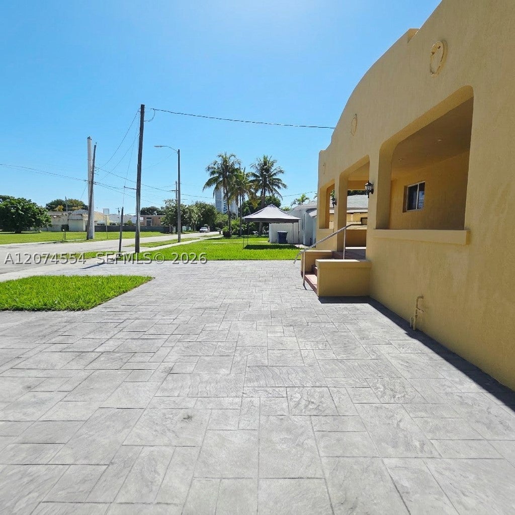 1934 NW 35th St
