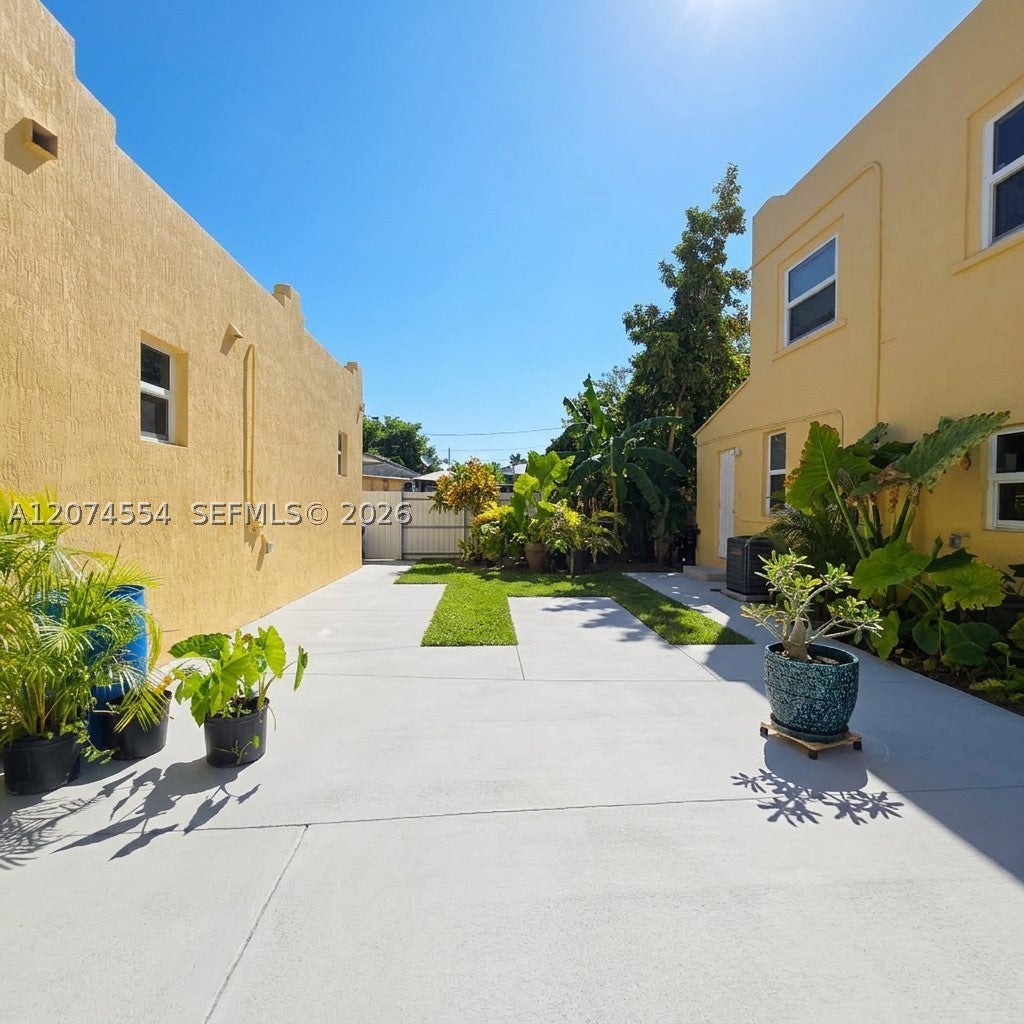 1934 NW 35th St