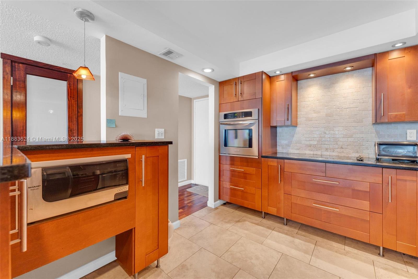 DEL PRADO CONDO - Residential