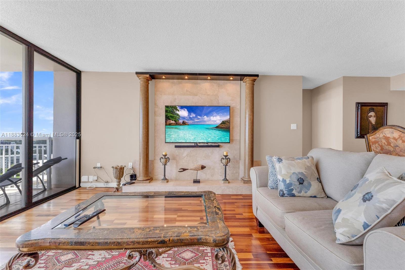 DEL PRADO CONDO - Residential