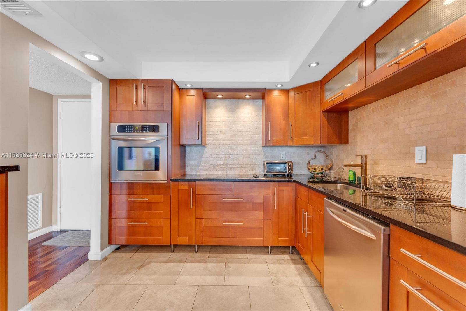 DEL PRADO CONDO - Residential