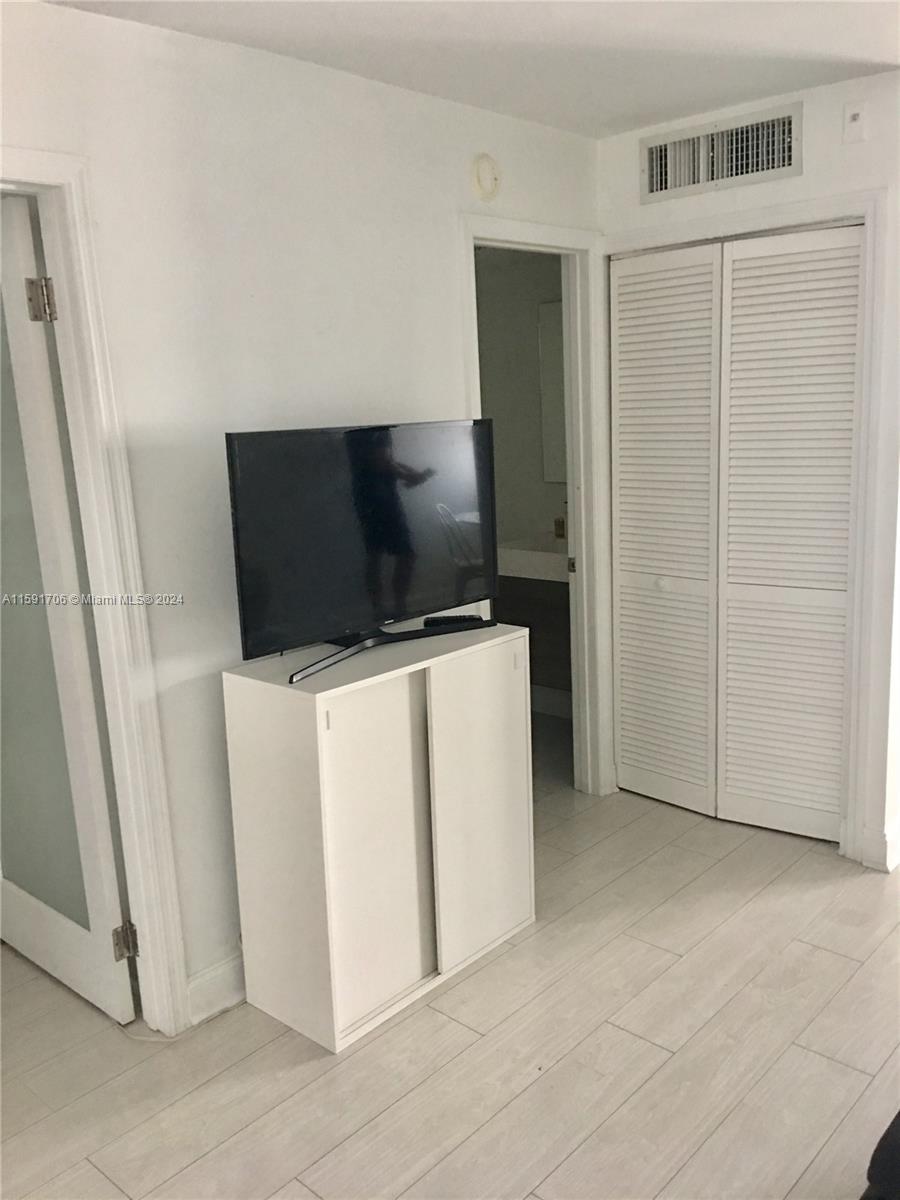 LINCOLN PLACE RESIDENCES - Residential