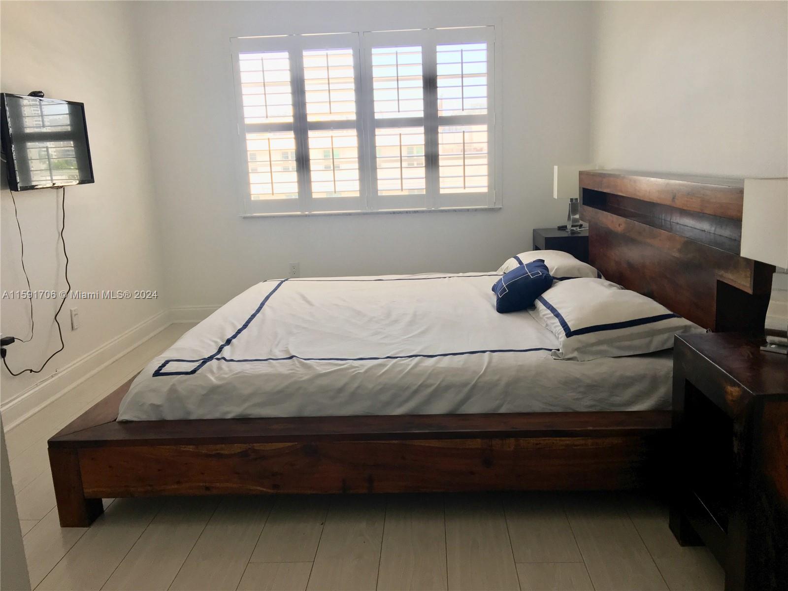 LINCOLN PLACE RESIDENCES - Residential