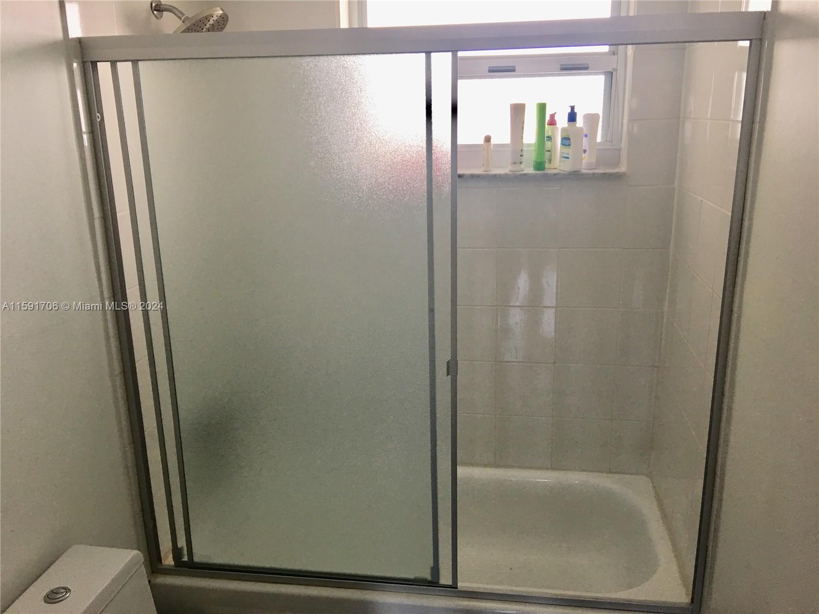 LINCOLN PLACE RESIDENCES - Residential