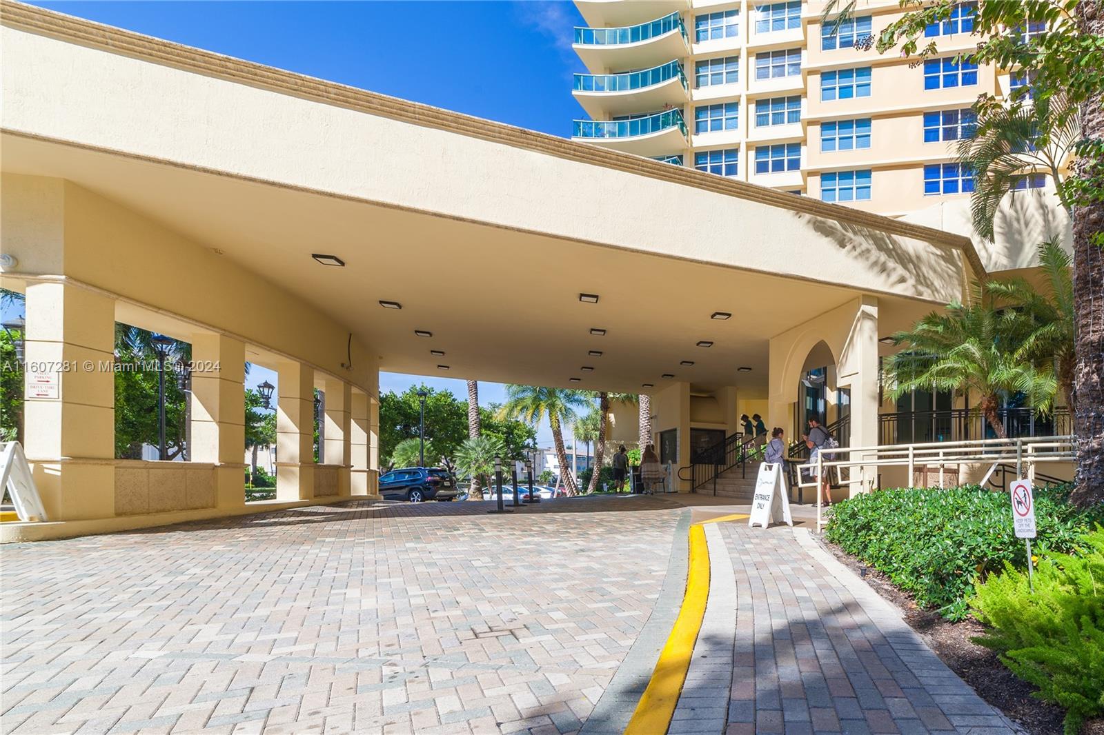 WAVE CONDO - Residential Lease