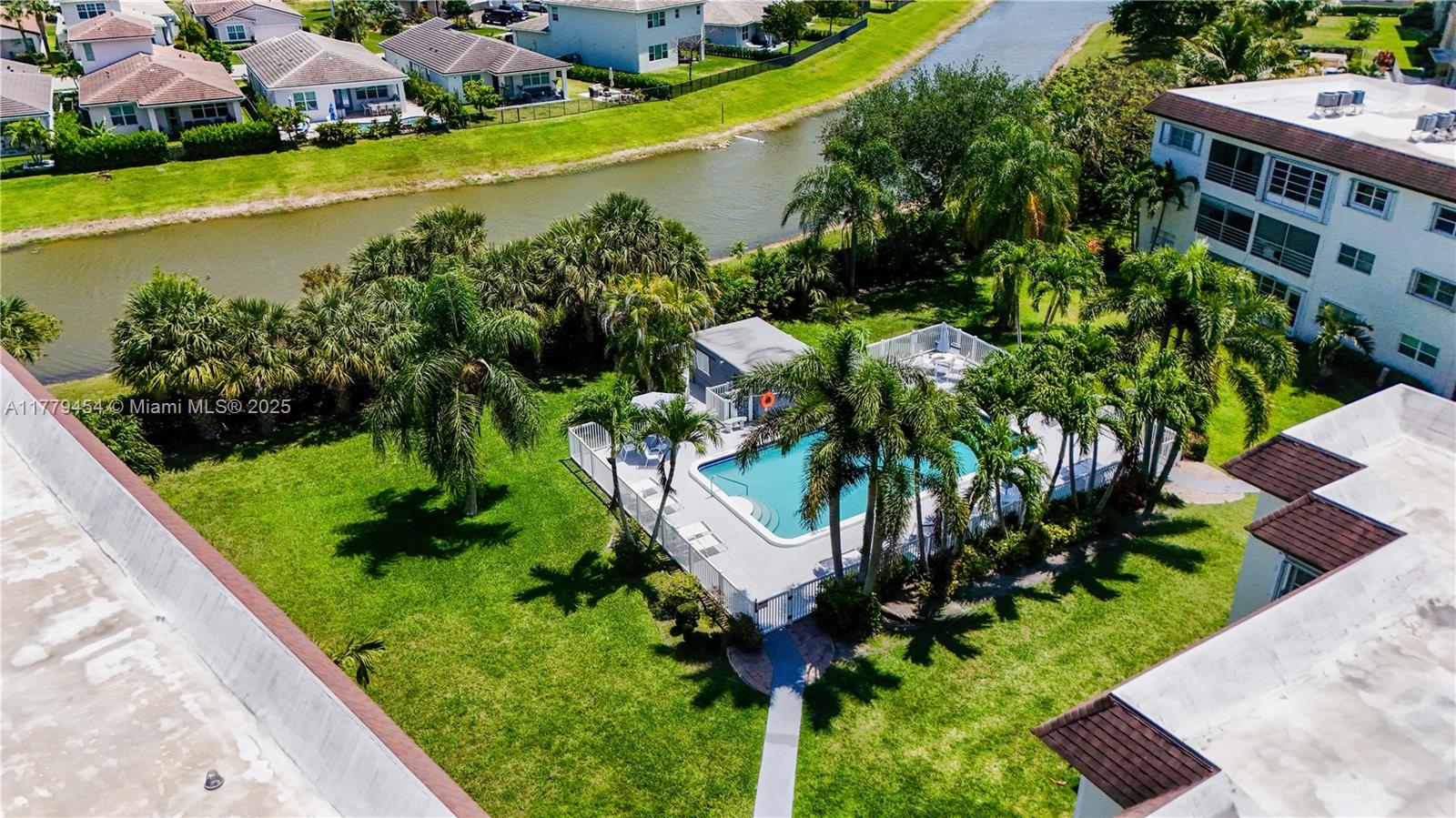 CRYSTAL HOUSE CONDO - Residential