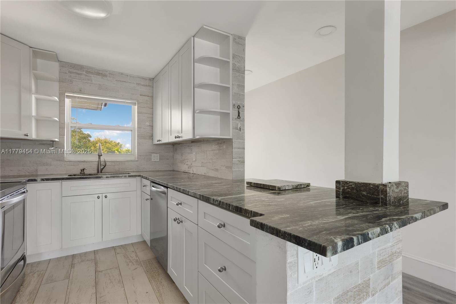 CRYSTAL HOUSE CONDO - Residential