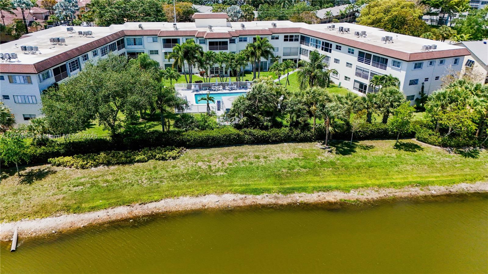 CRYSTAL HOUSE CONDO - Residential