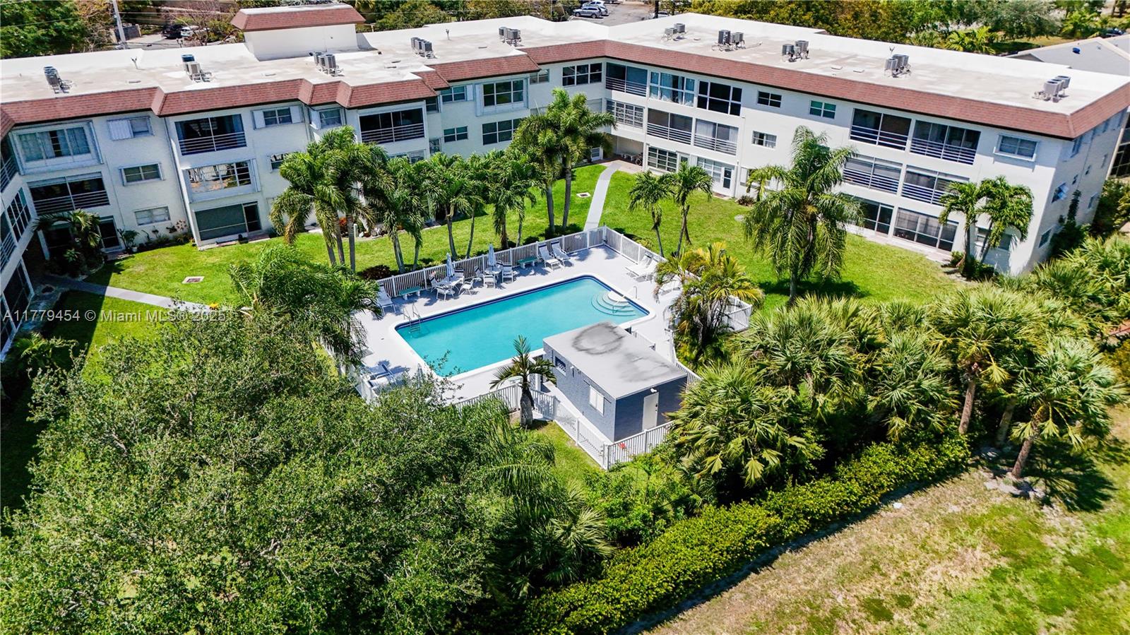 CRYSTAL HOUSE CONDO - Residential