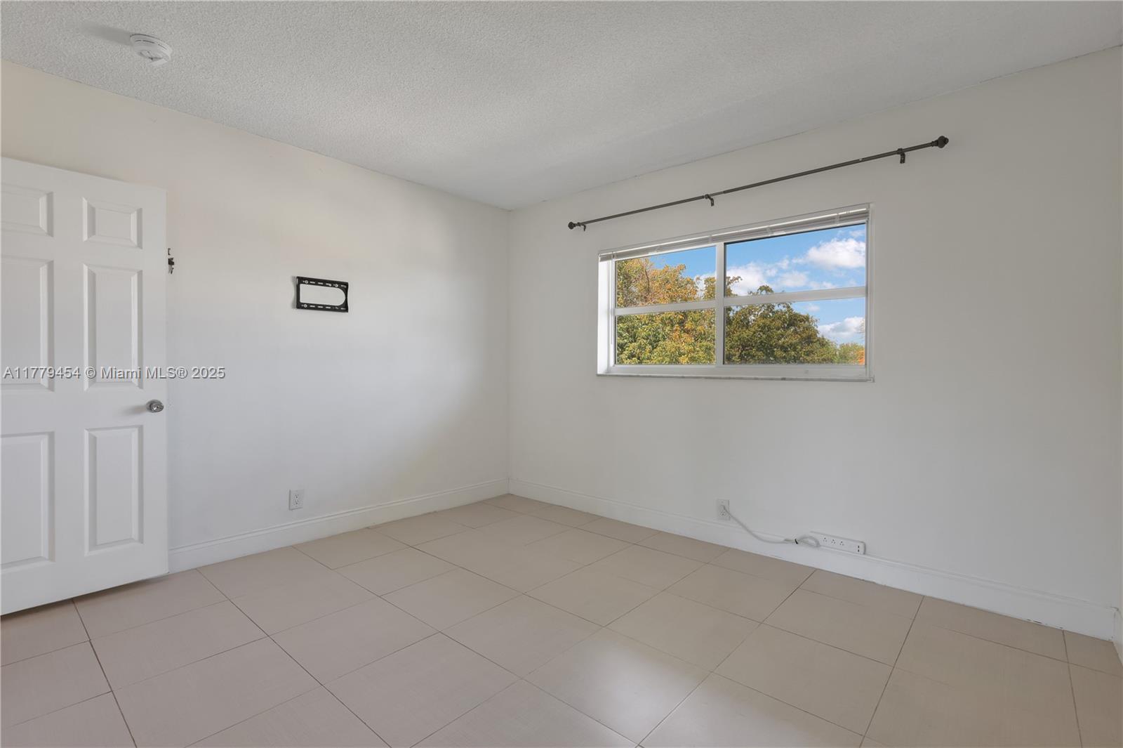 CRYSTAL HOUSE CONDO - Residential