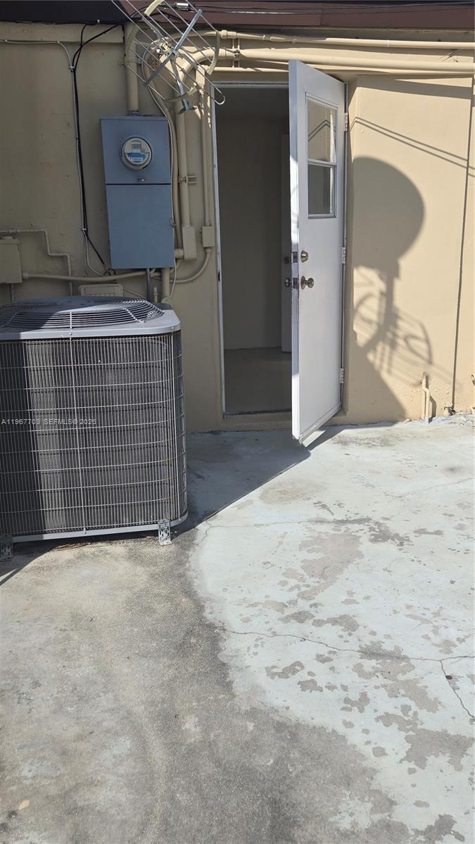 SO MIAMI HEIGHTS ADDN E - Residential Lease