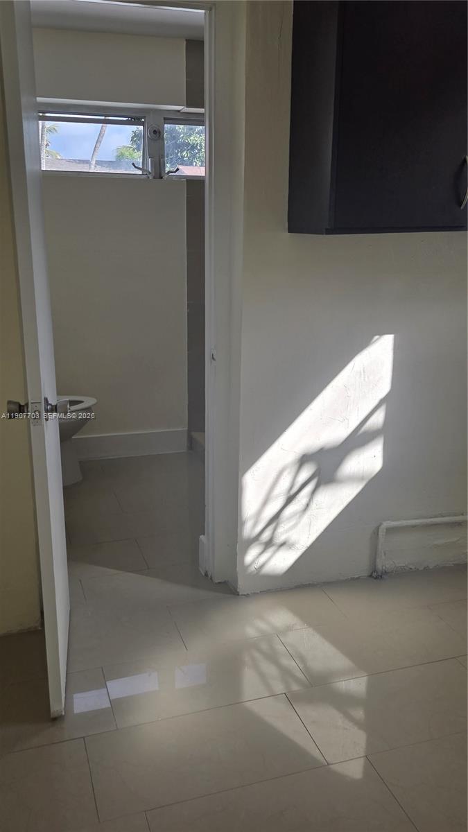 SO MIAMI HEIGHTS ADDN E - Residential Lease