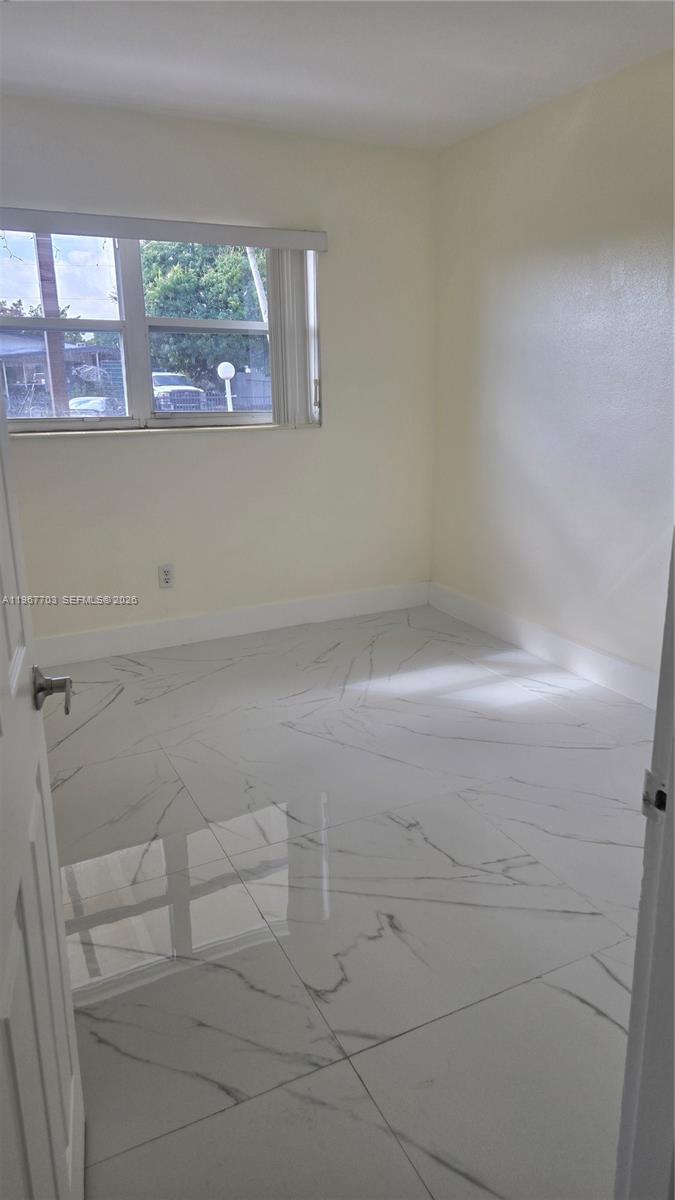 SO MIAMI HEIGHTS ADDN E - Residential Lease