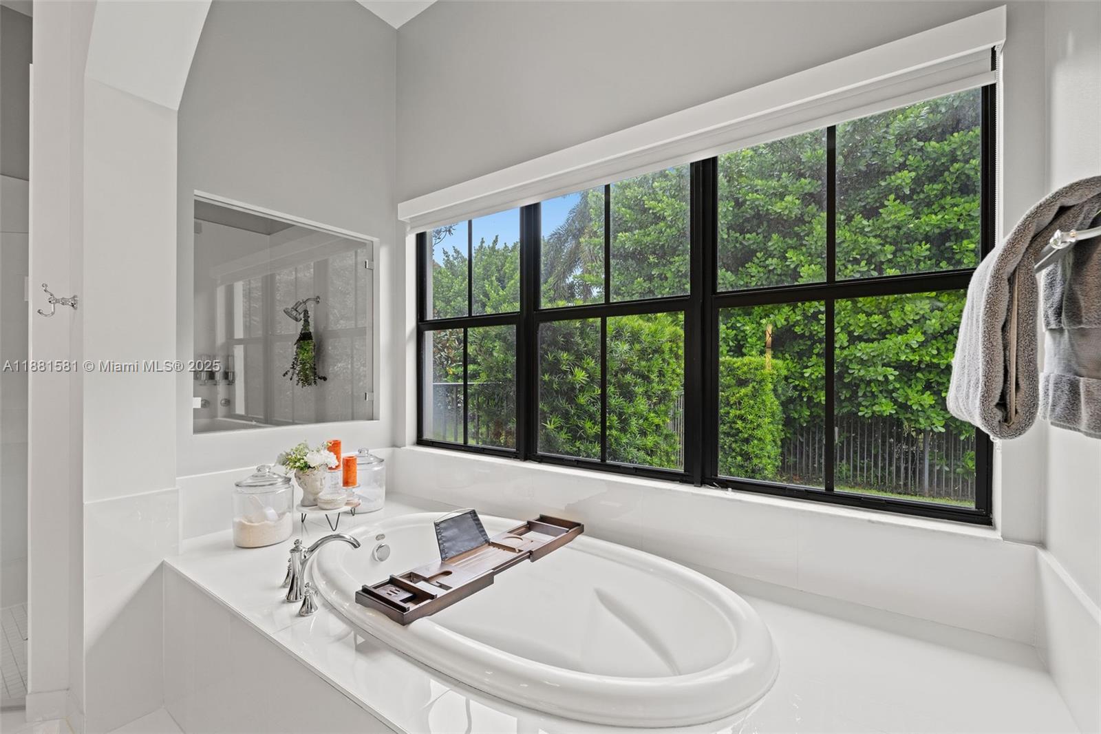 P & J ESTATES - Residential