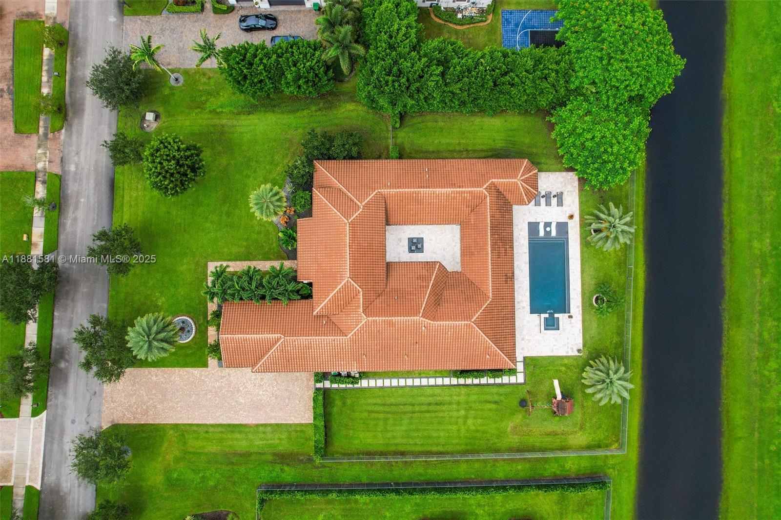P & J ESTATES - Residential