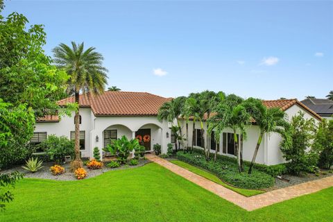 Photo of 10501 N Camelot Cir, Davie, FL 33328 (MLS # A11881581)
