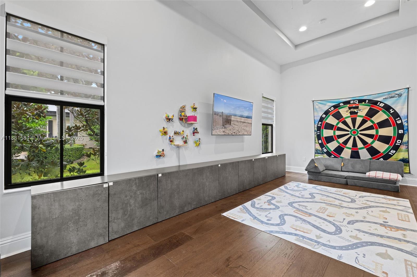 P & J ESTATES - Residential