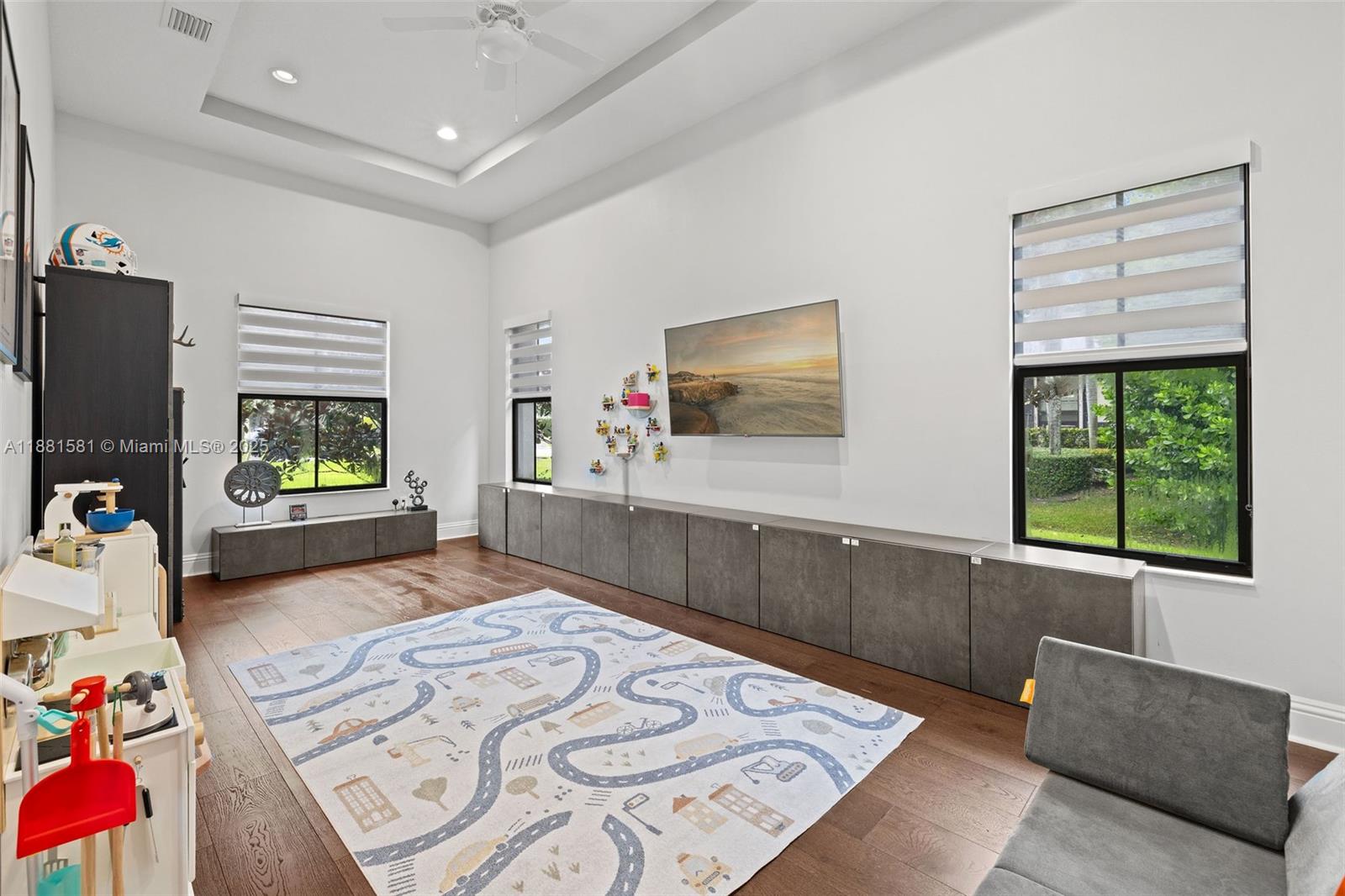 P & J ESTATES - Residential