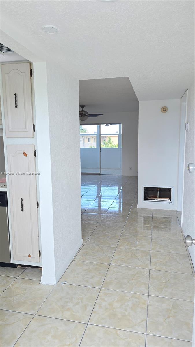 VILLAGE ROYALE GREENVIEW - Residential