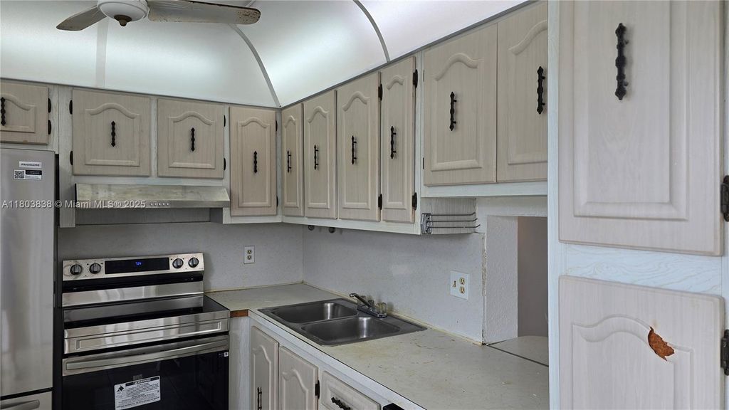 Photo of 2520 NE 1st Ct #406, Boynton Beach, FL 33435 (MLS # A11803838)