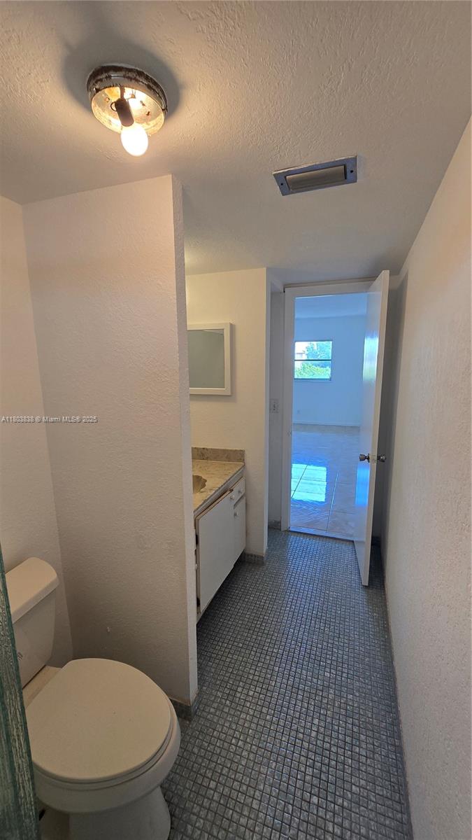 VILLAGE ROYALE GREENVIEW - Residential