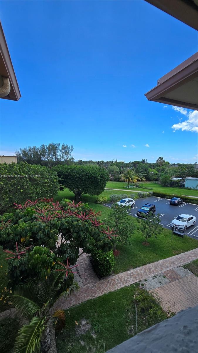 VILLAGE ROYALE GREENVIEW - Residential