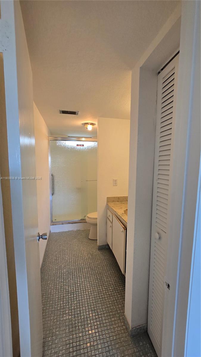 VILLAGE ROYALE GREENVIEW - Residential