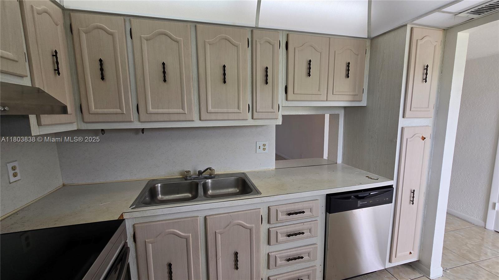 VILLAGE ROYALE GREENVIEW - Residential