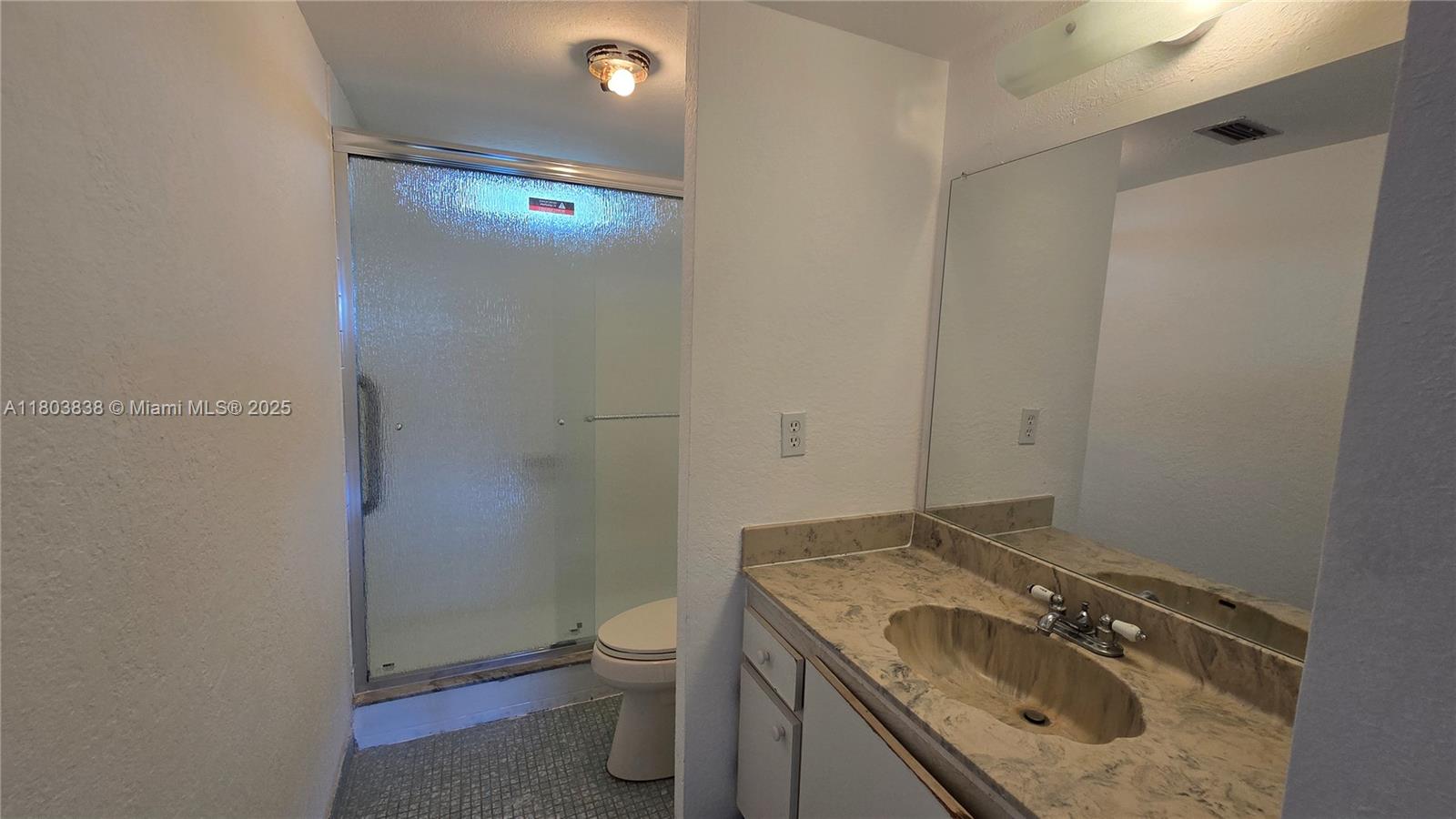 VILLAGE ROYALE GREENVIEW - Residential