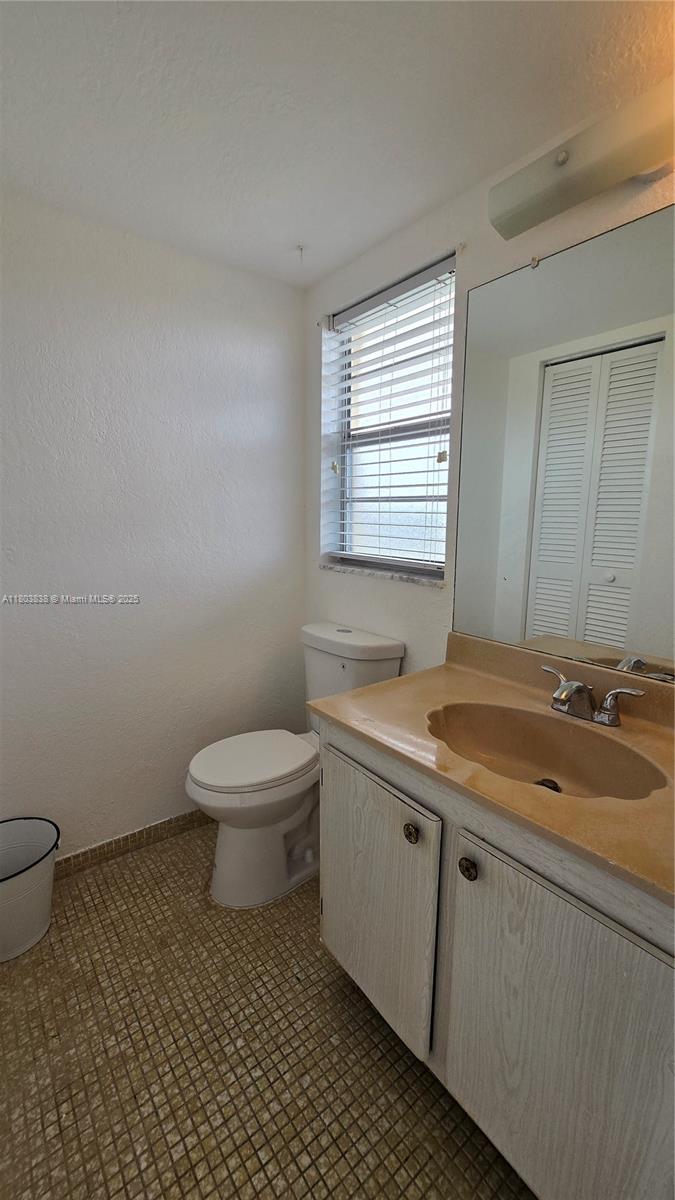 VILLAGE ROYALE GREENVIEW - Residential