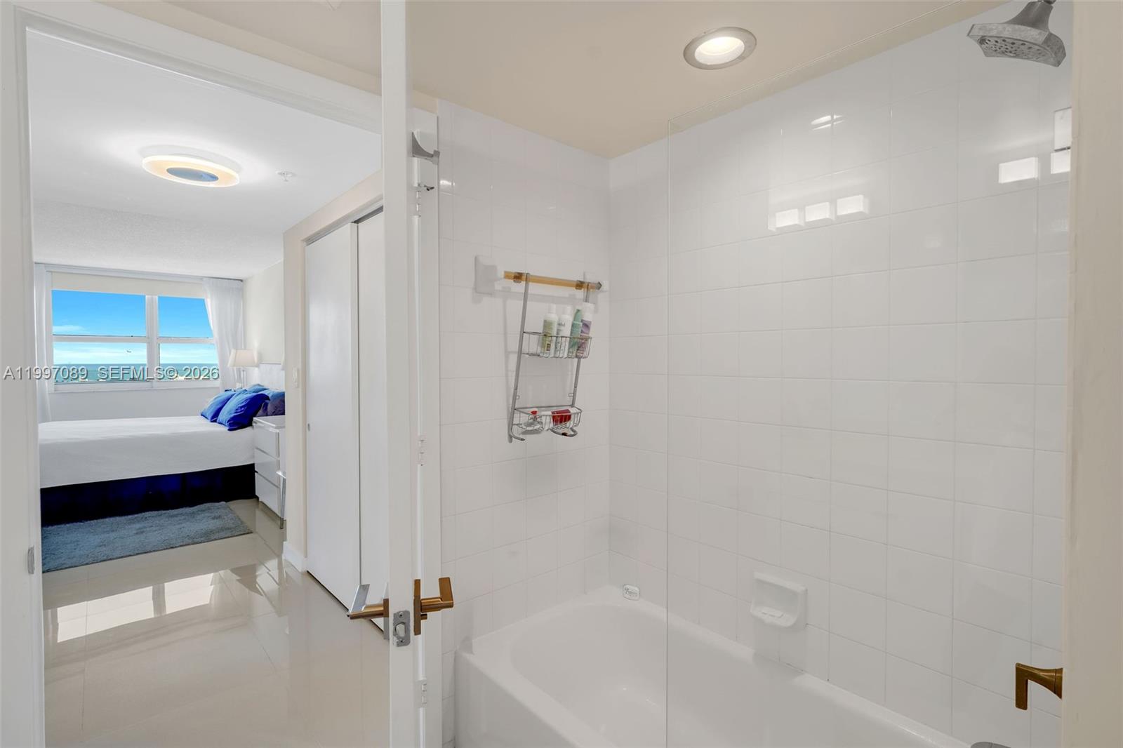 THE FLORIDIAN CONDO - Residential Lease