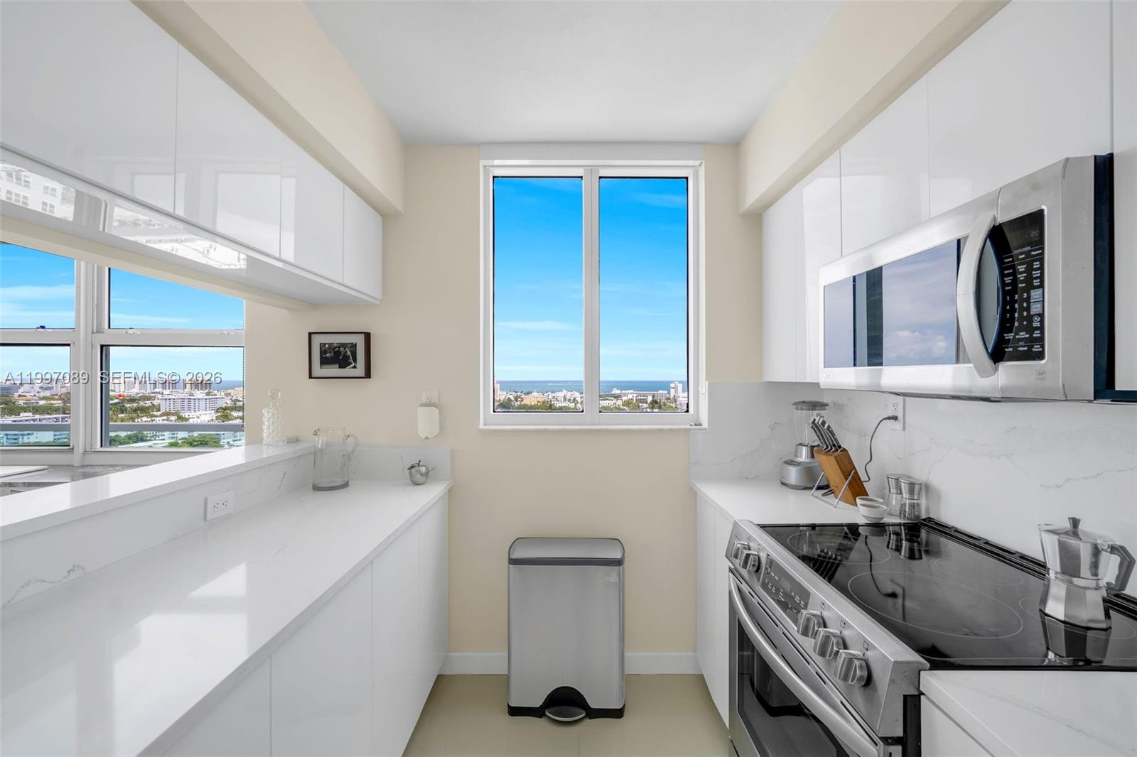 THE FLORIDIAN CONDO - Residential Lease