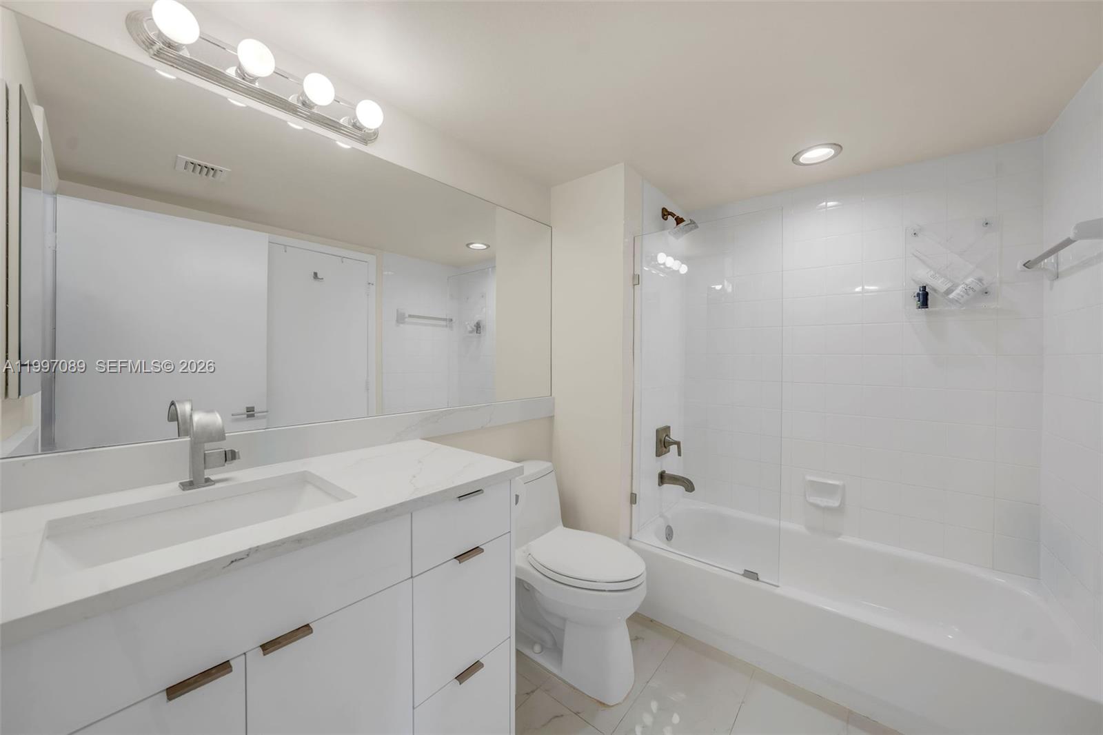 THE FLORIDIAN CONDO - Residential Lease