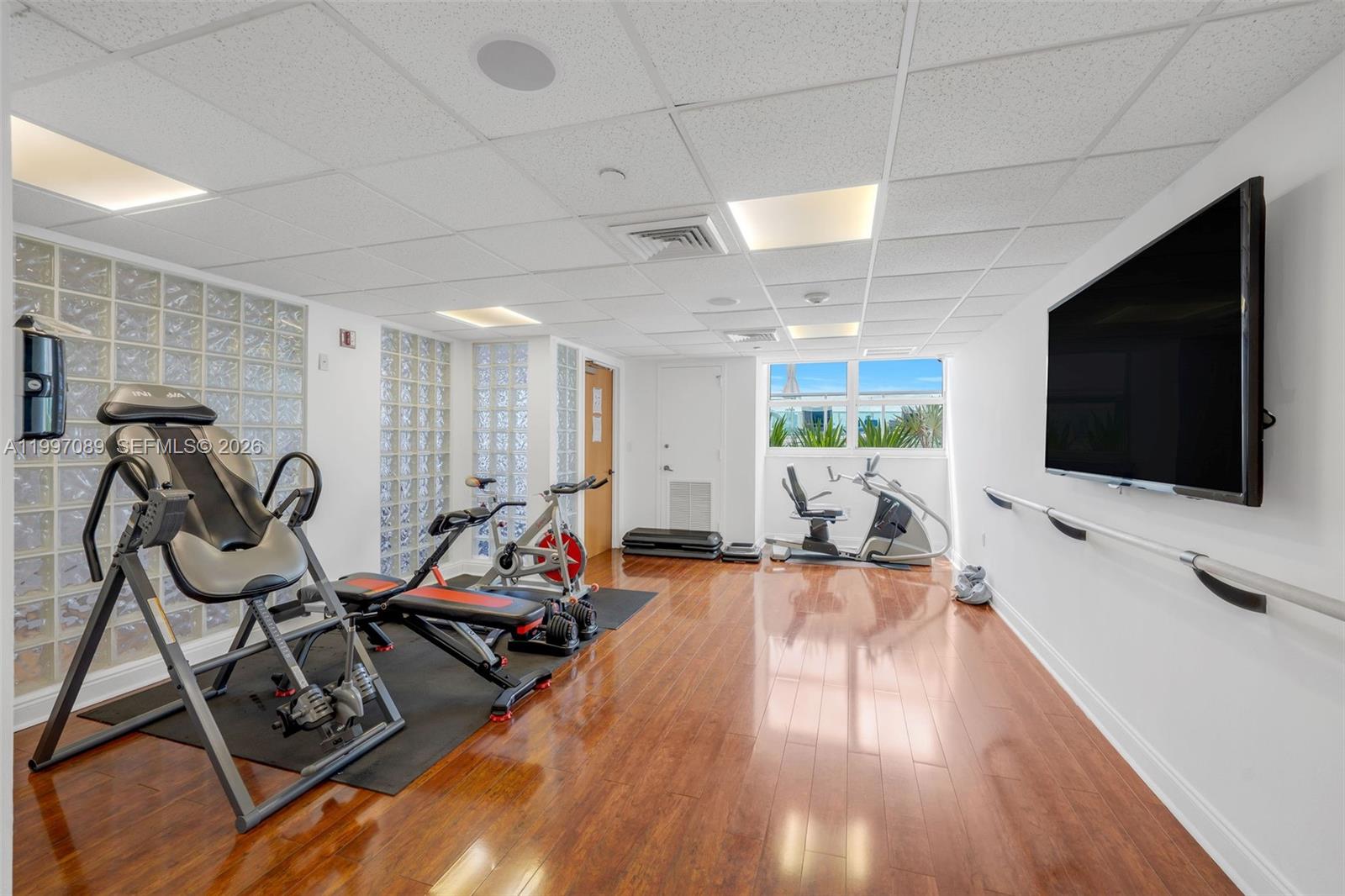 THE FLORIDIAN CONDO - Residential Lease