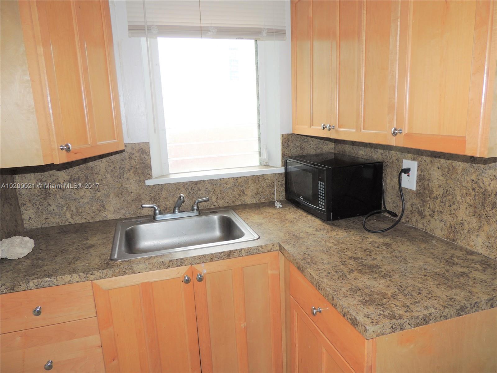 Hollywood 1-21 B - Residential Lease